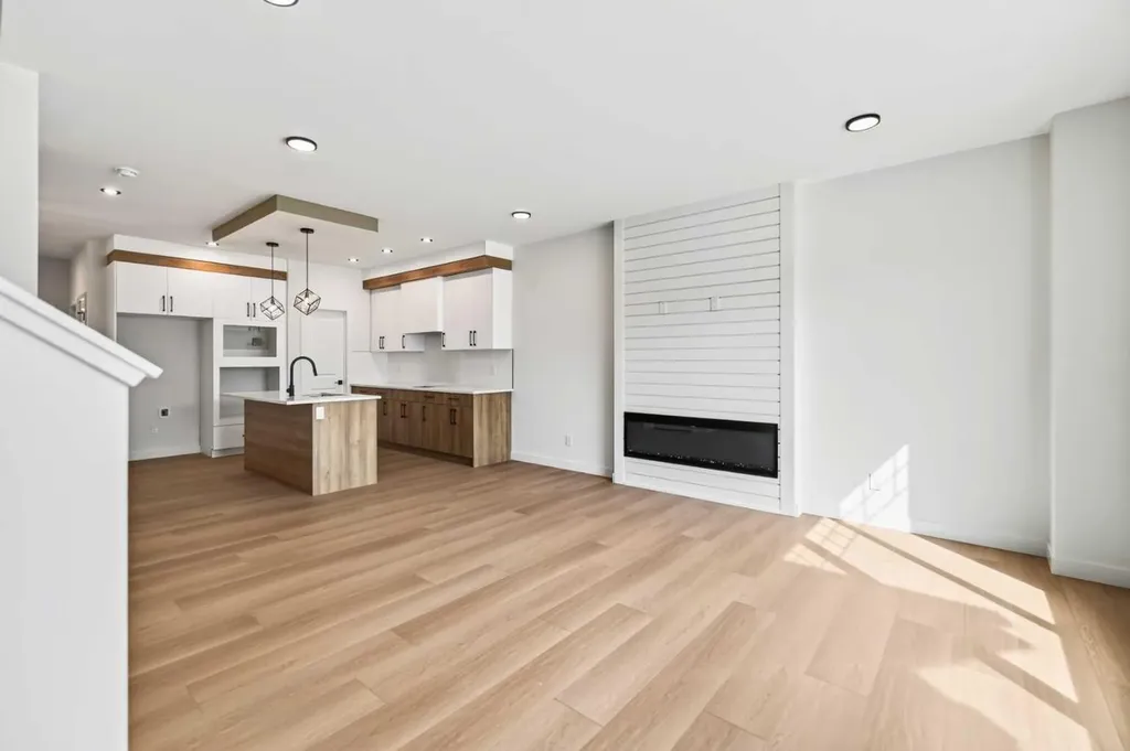 28 Memorial Parkway Rural Red Deer County AB T4E 3B7