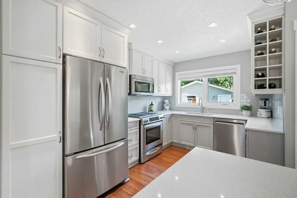 352 86 Avenue SE Calgary AB T2H 1N7