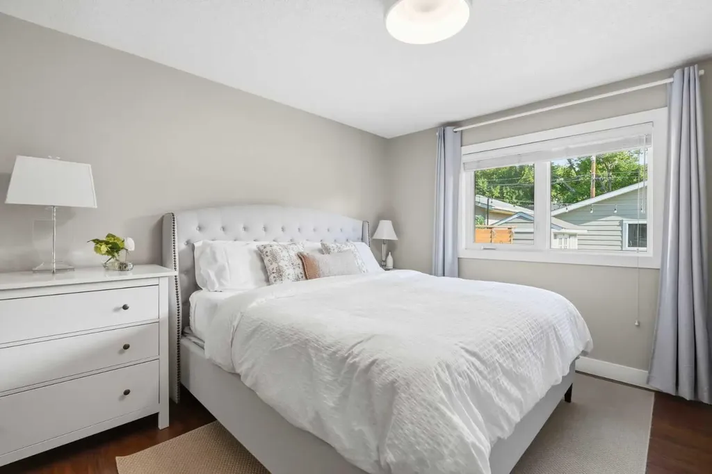 352 86 Avenue SE Calgary AB T2H 1N7