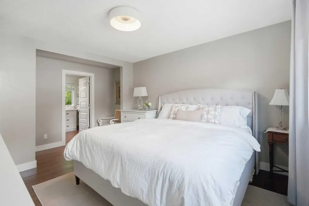 352 86 Avenue SE Calgary AB T2H 1N7