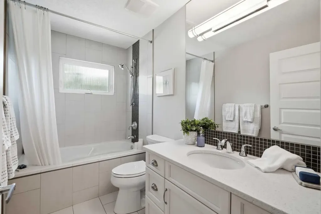 352 86 Avenue SE Calgary AB T2H 1N7