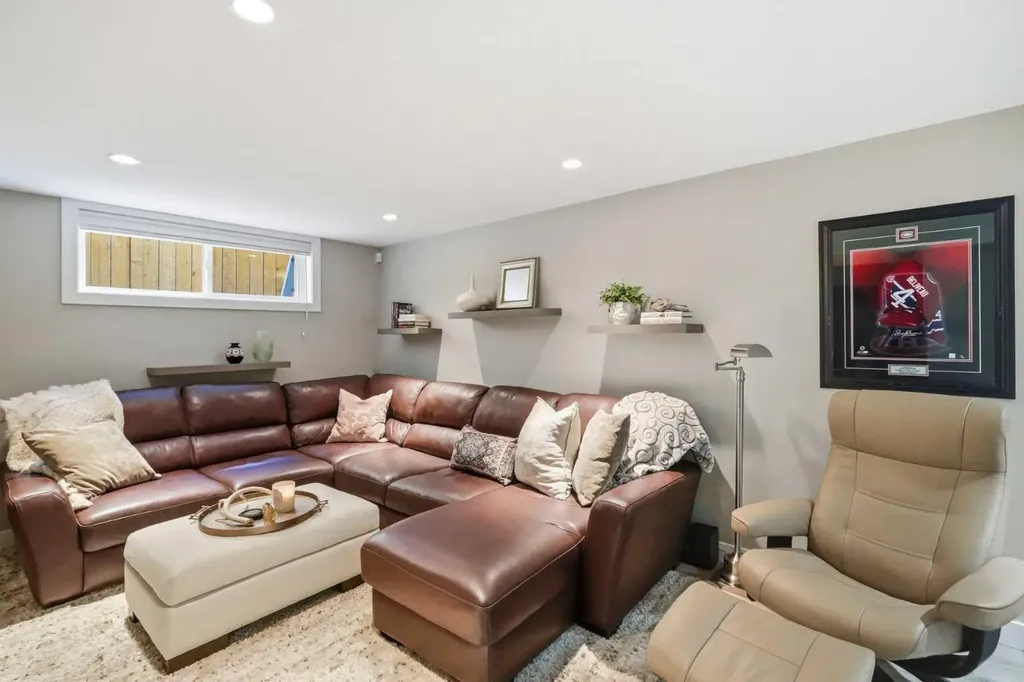 352 86 Avenue SE Calgary AB T2H 1N7