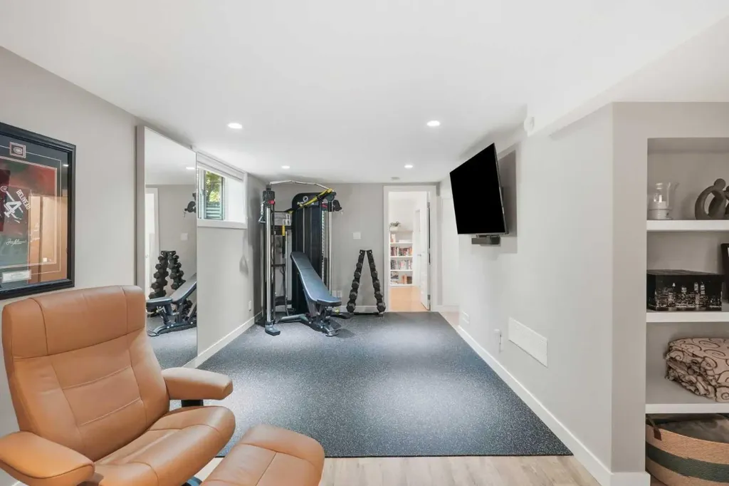 352 86 Avenue SE Calgary AB T2H 1N7