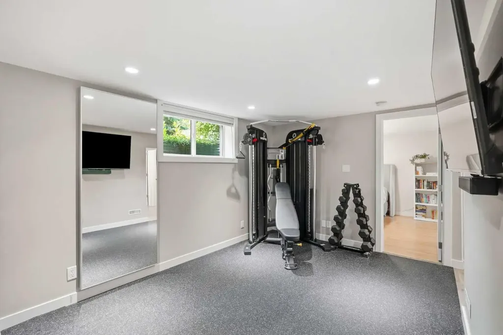 352 86 Avenue SE Calgary AB T2H 1N7