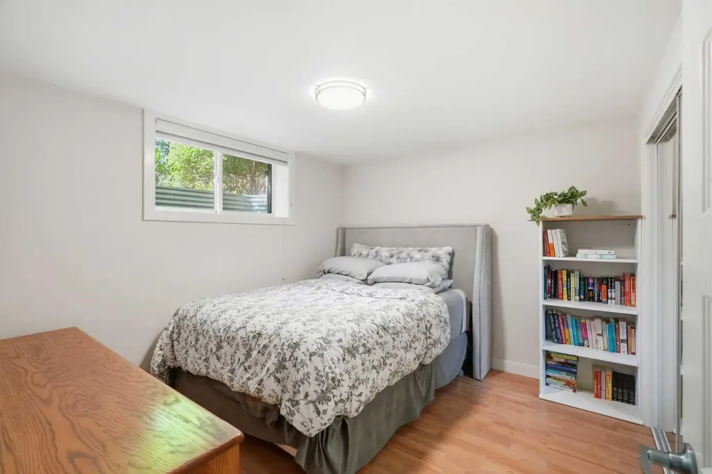 352 86 Avenue SE Calgary AB T2H 1N7