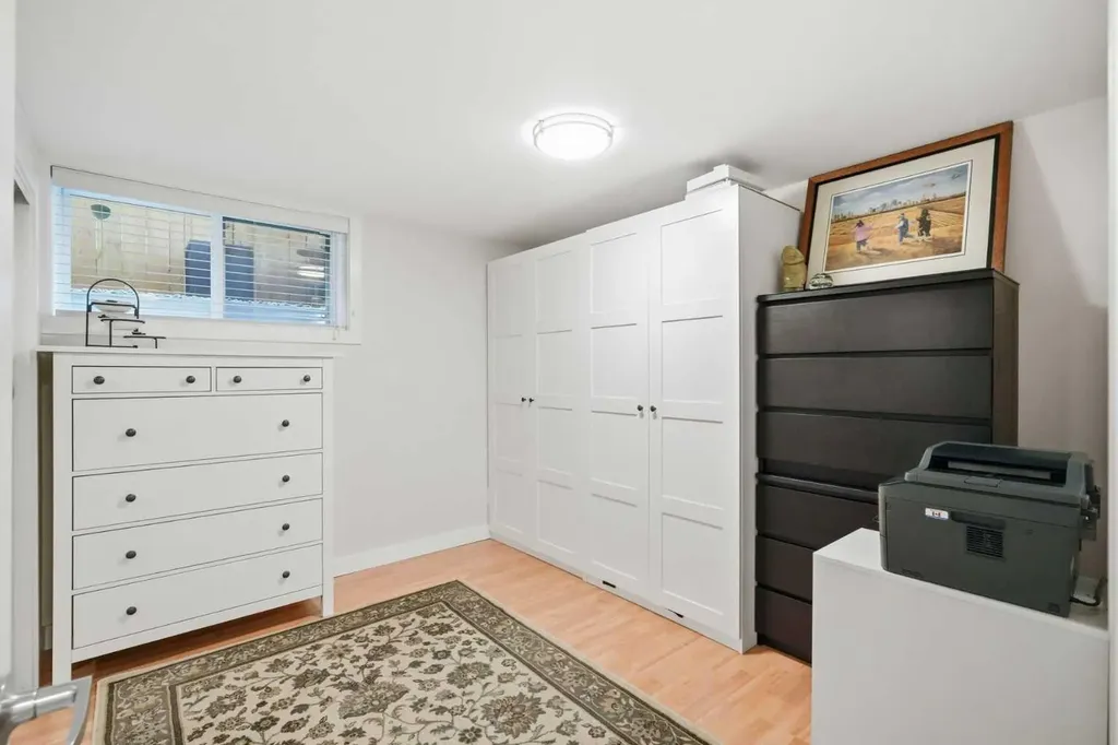 352 86 Avenue SE Calgary AB T2H 1N7