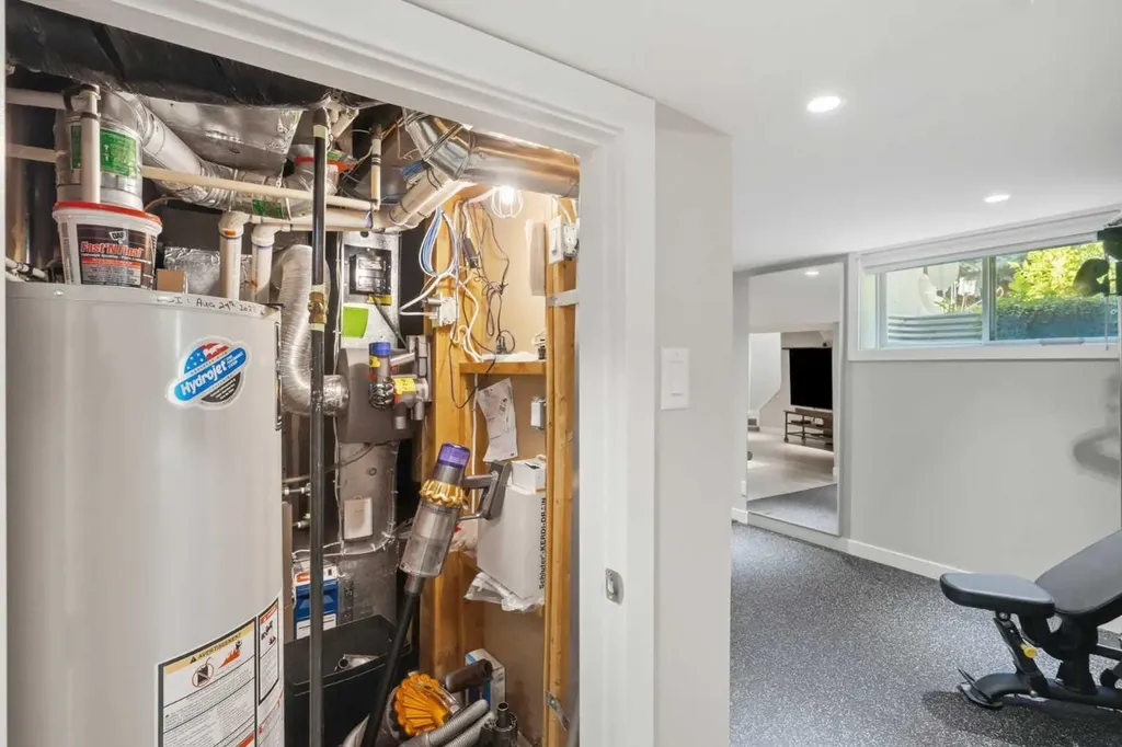 352 86 Avenue SE Calgary AB T2H 1N7