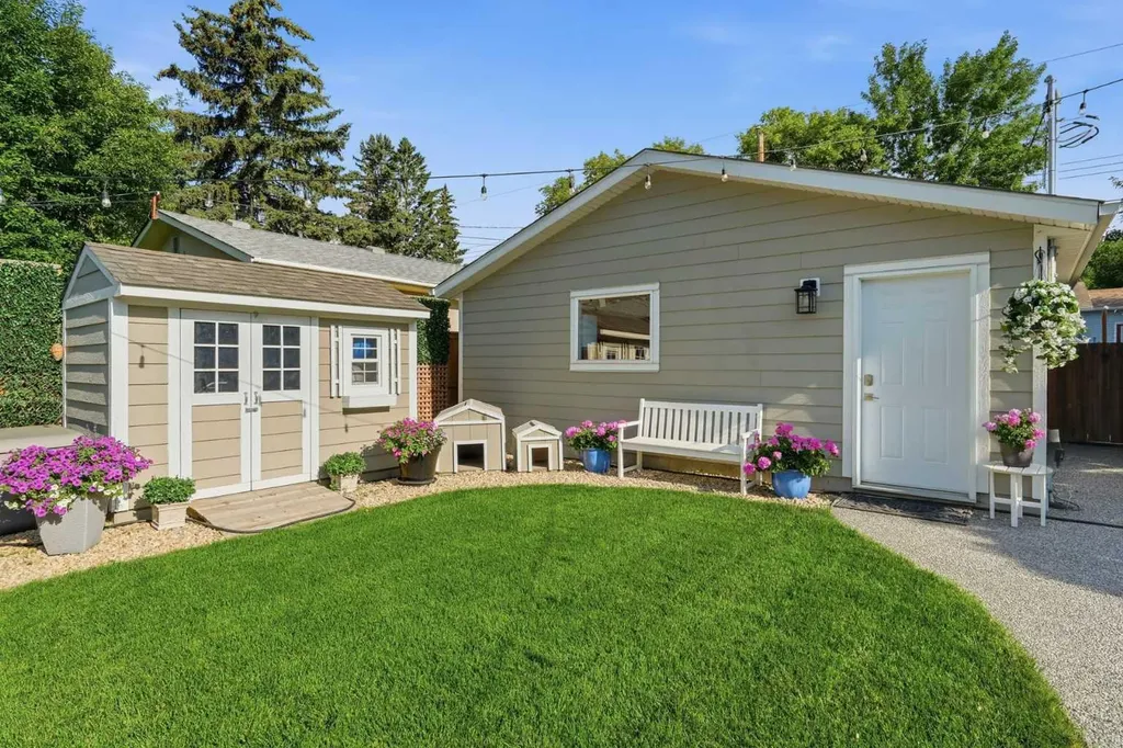 352 86 Avenue SE Calgary AB T2H 1N7