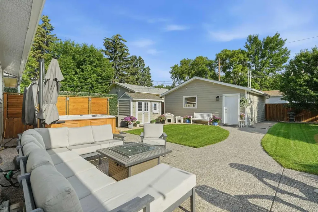 352 86 Avenue SE Calgary AB T2H 1N7