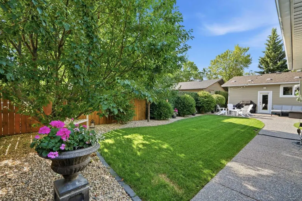 352 86 Avenue SE Calgary AB T2H 1N7