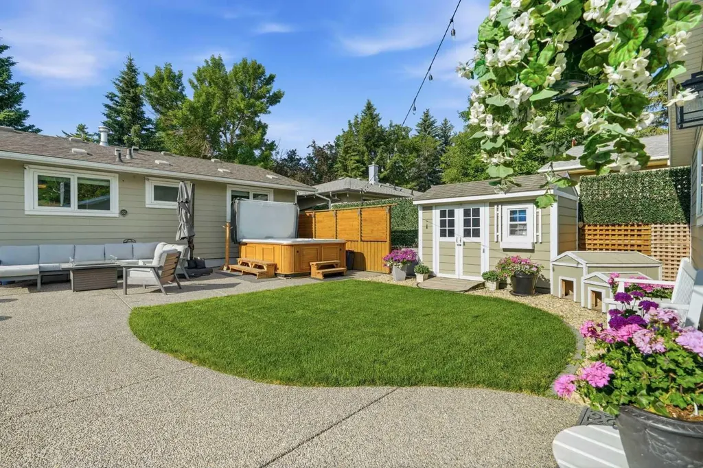 352 86 Avenue SE Calgary AB T2H 1N7