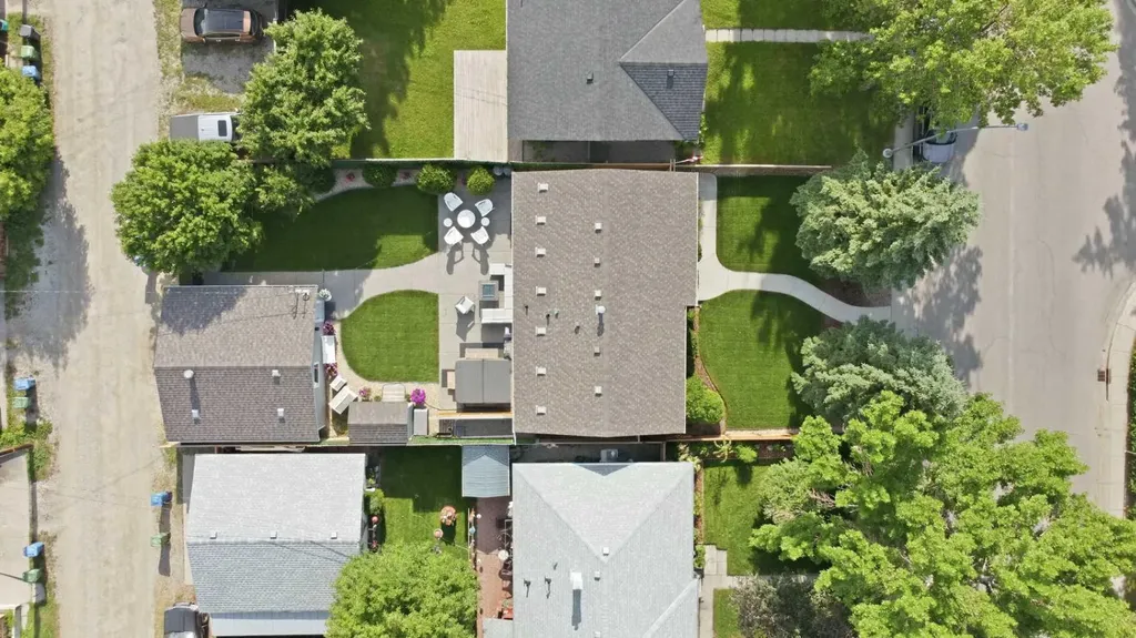 352 86 Avenue SE Calgary AB T2H 1N7
