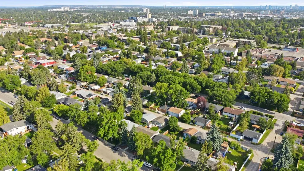 352 86 Avenue SE Calgary AB T2H 1N7