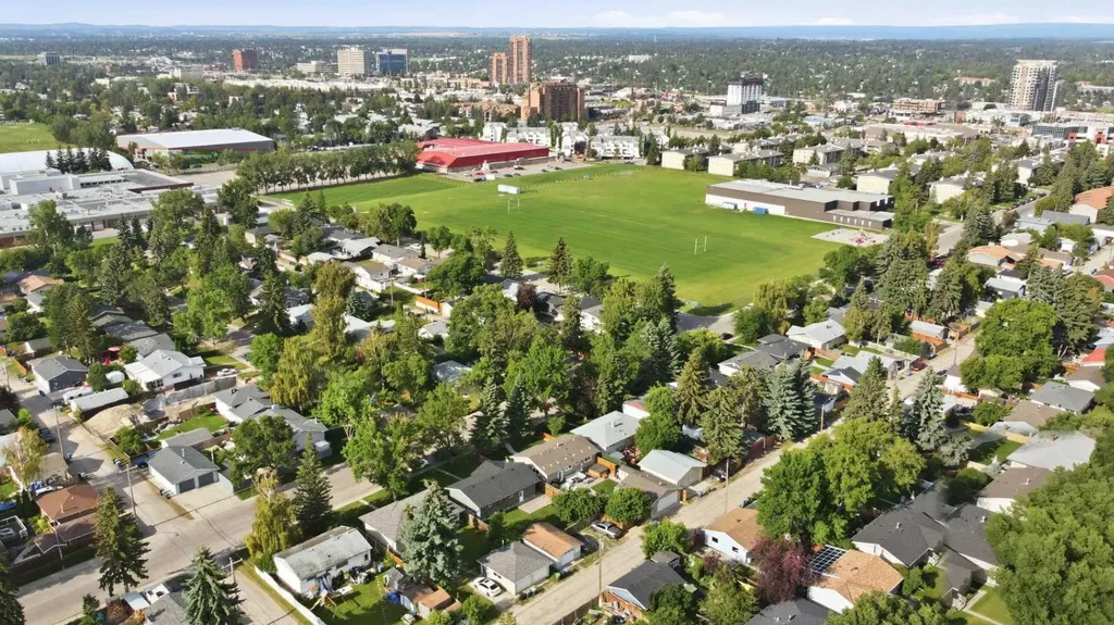 352 86 Avenue SE Calgary AB T2H 1N7