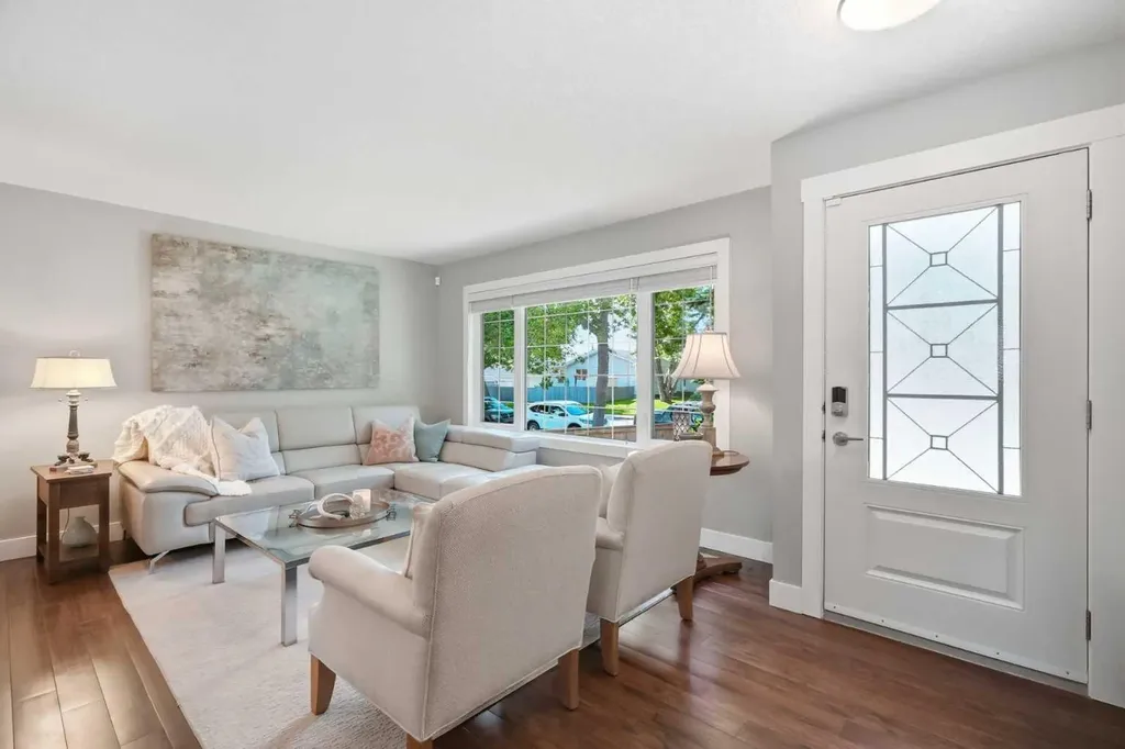 352 86 Avenue SE Calgary AB T2H 1N7