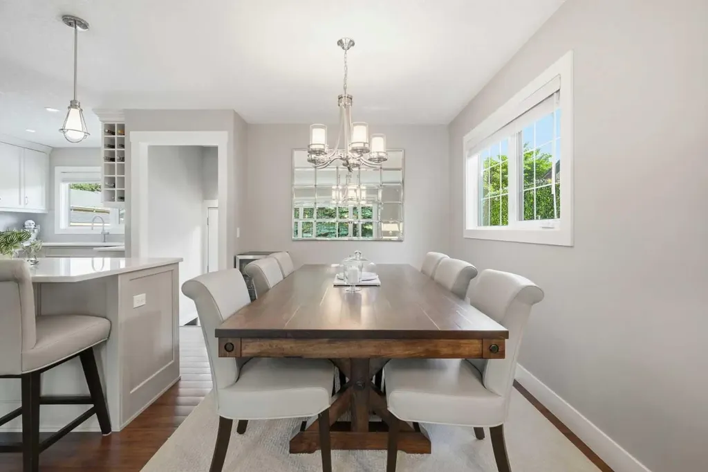 352 86 Avenue SE Calgary AB T2H 1N7