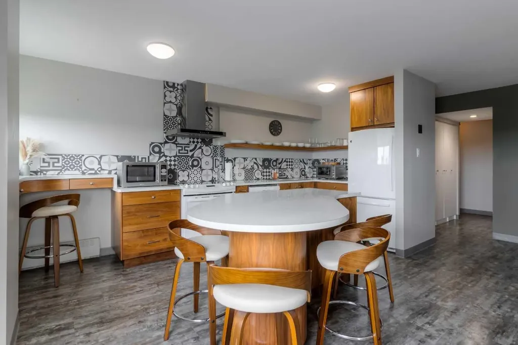 515 6 Street S Lethbridge AB T1J 4J1