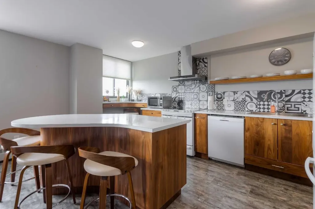 515 6 Street S Lethbridge AB T1J 4J1
