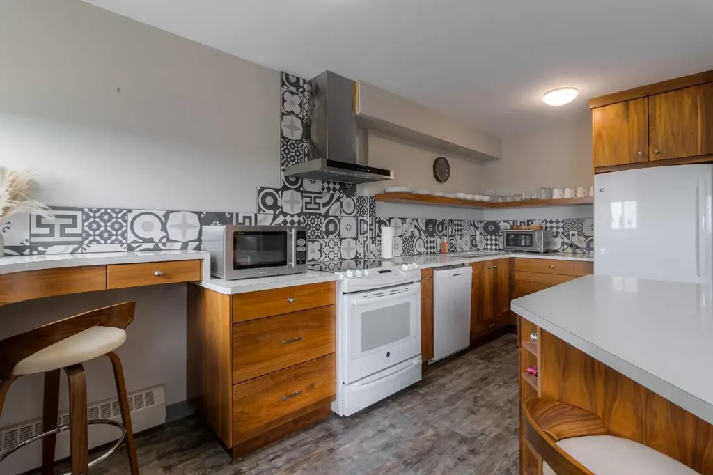 515 6 Street S Lethbridge AB T1J 4J1