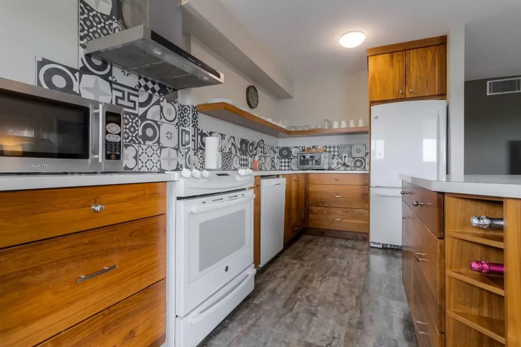 515 6 Street S Lethbridge AB T1J 4J1