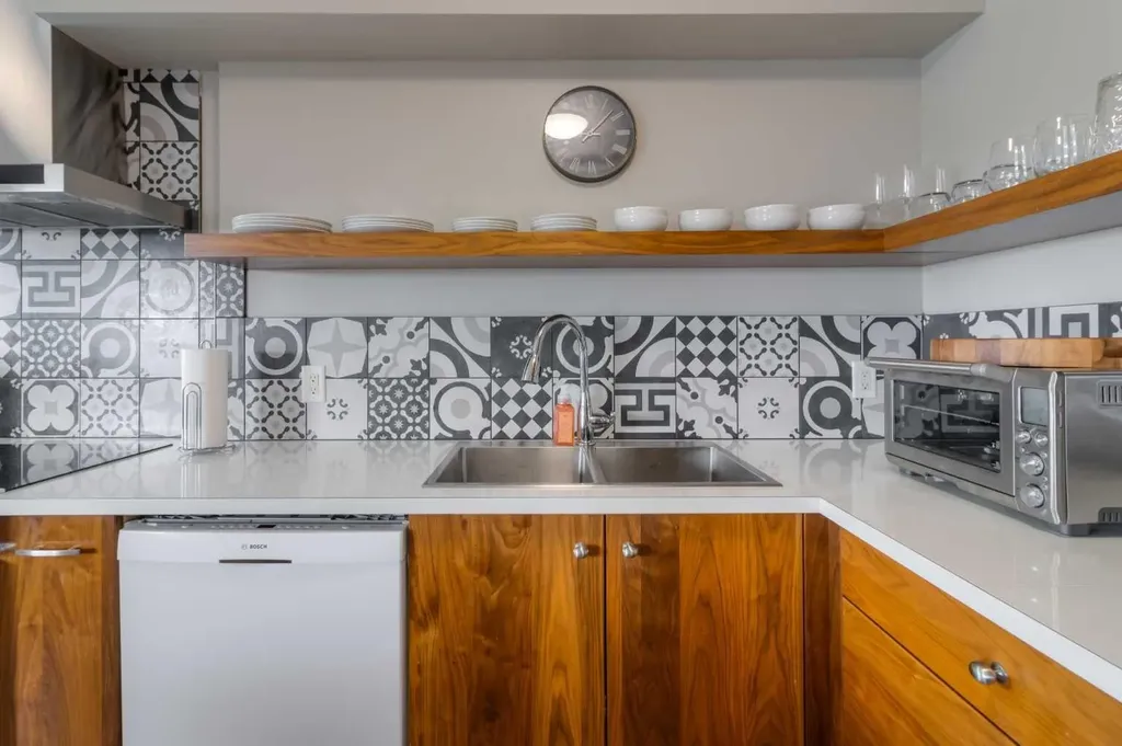 515 6 Street S Lethbridge AB T1J 4J1