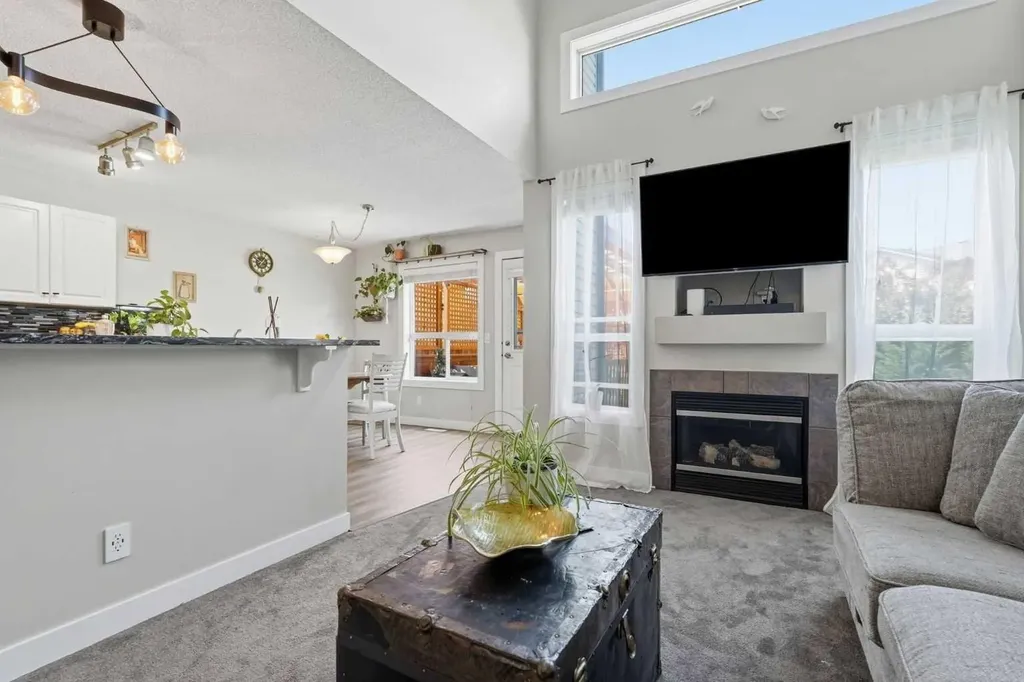 121 Canoe Square SW Airdrie AB T4B 2N7