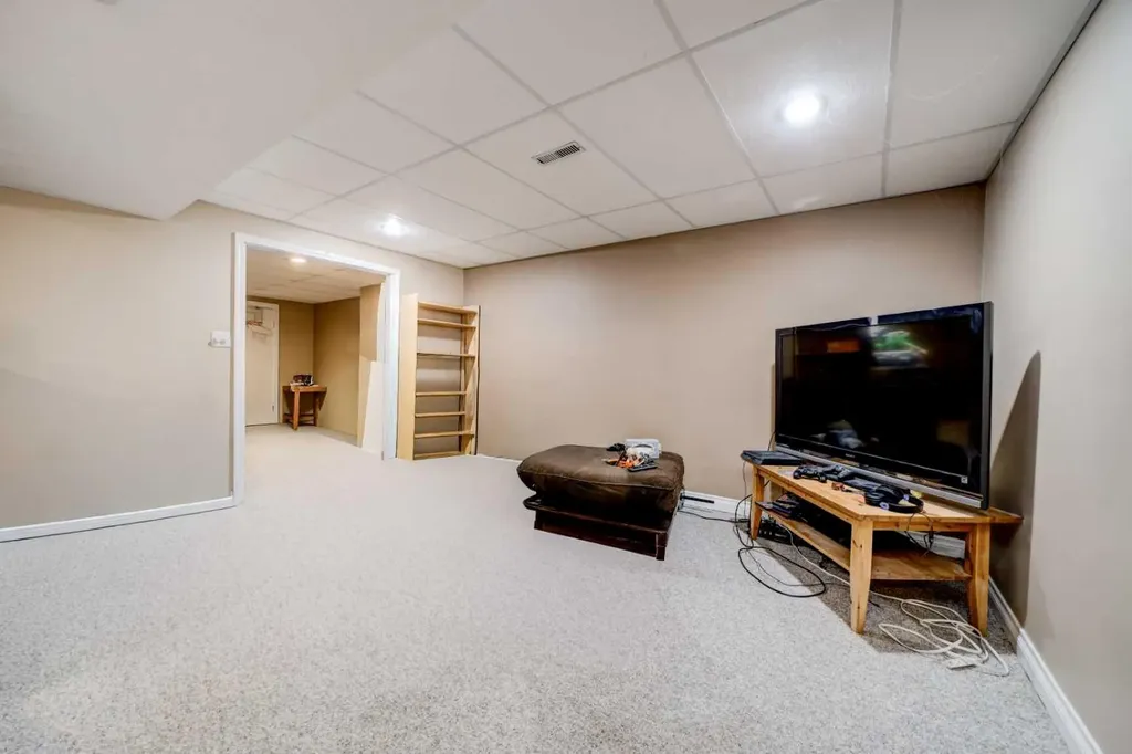 13518 15 Avenue Blairmore AB T0K 0E0