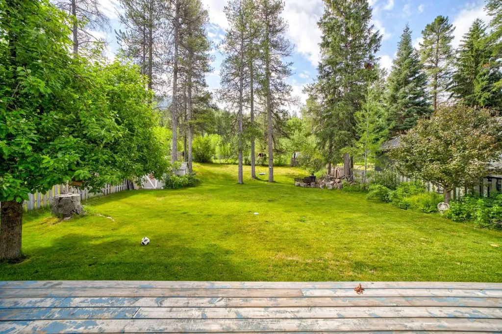 13518 15 Avenue Blairmore AB T0K 0E0