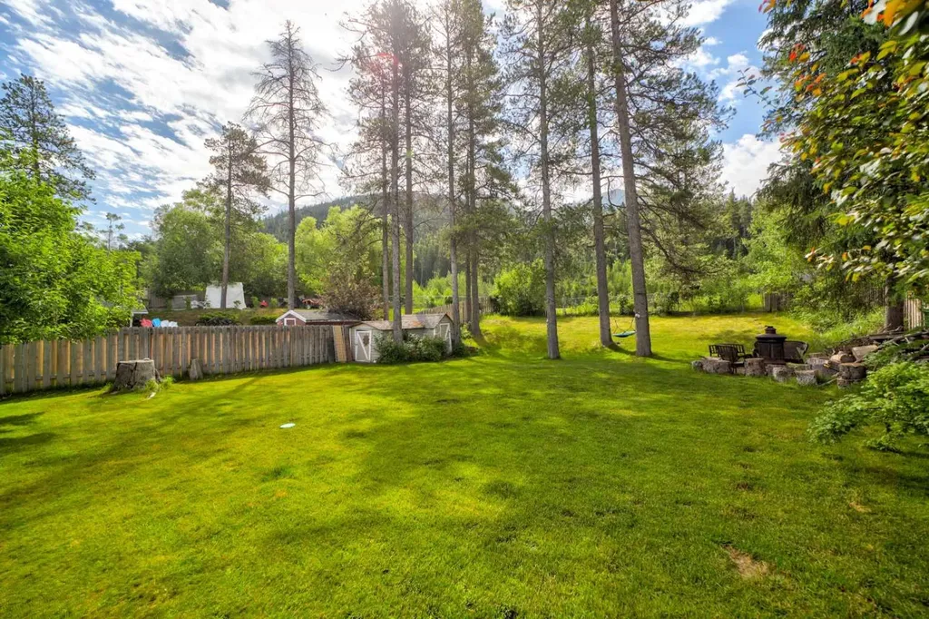 13518 15 Avenue Blairmore AB T0K 0E0
