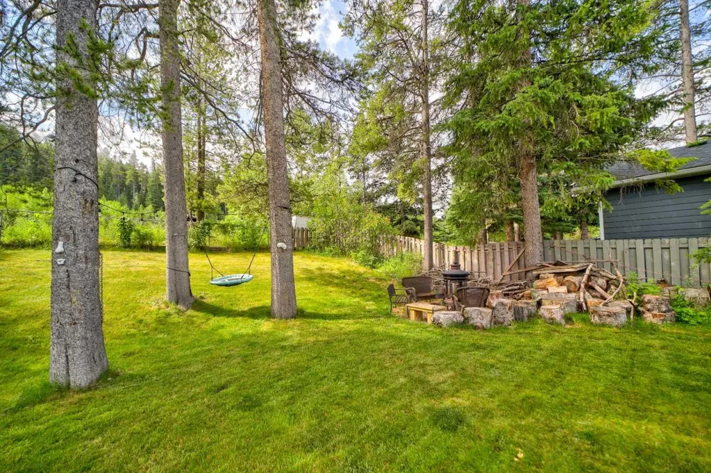 13518 15 Avenue Blairmore AB T0K 0E0