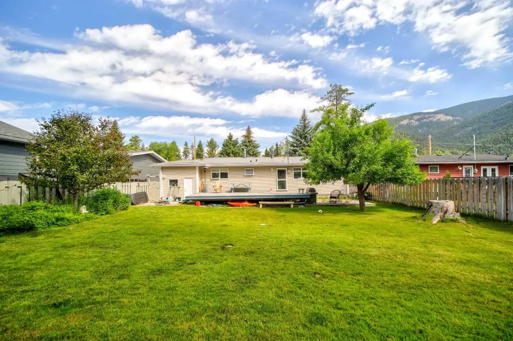 13518 15 Avenue Blairmore AB T0K 0E0