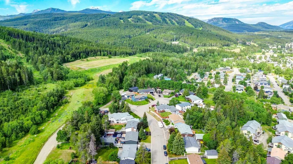 13518 15 Avenue Blairmore AB T0K 0E0