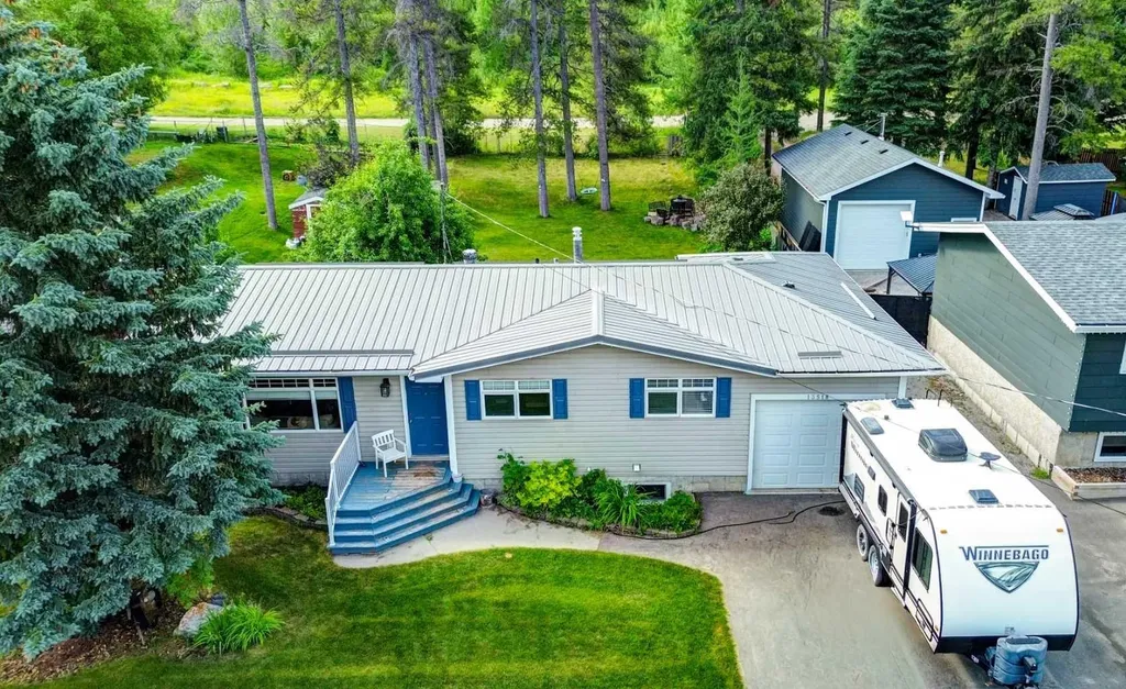 13518 15 Avenue Blairmore AB T0K 0E0