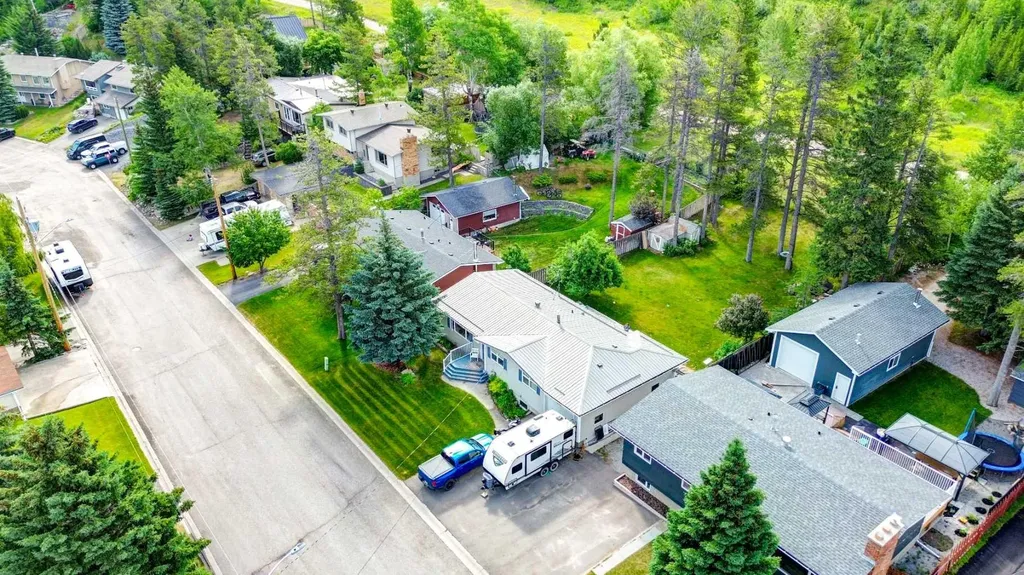 13518 15 Avenue Blairmore AB T0K 0E0