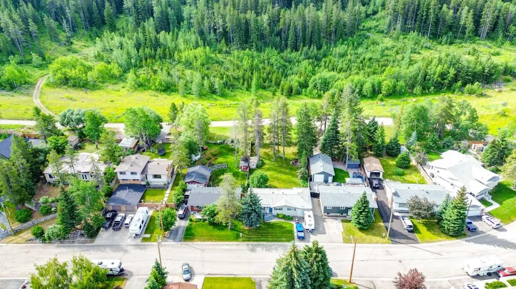 13518 15 Avenue Blairmore AB T0K 0E0