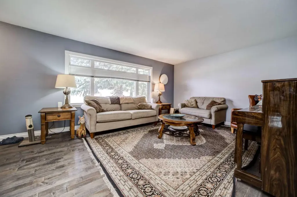 13518 15 Avenue Blairmore AB T0K 0E0