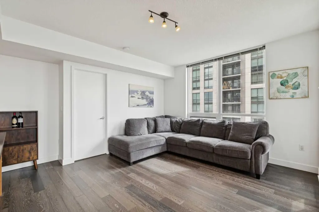1118 12 Avenue SW Calgary AB T2R 0P4