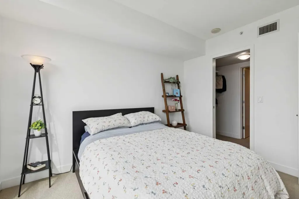 1118 12 Avenue SW Calgary AB T2R 0P4