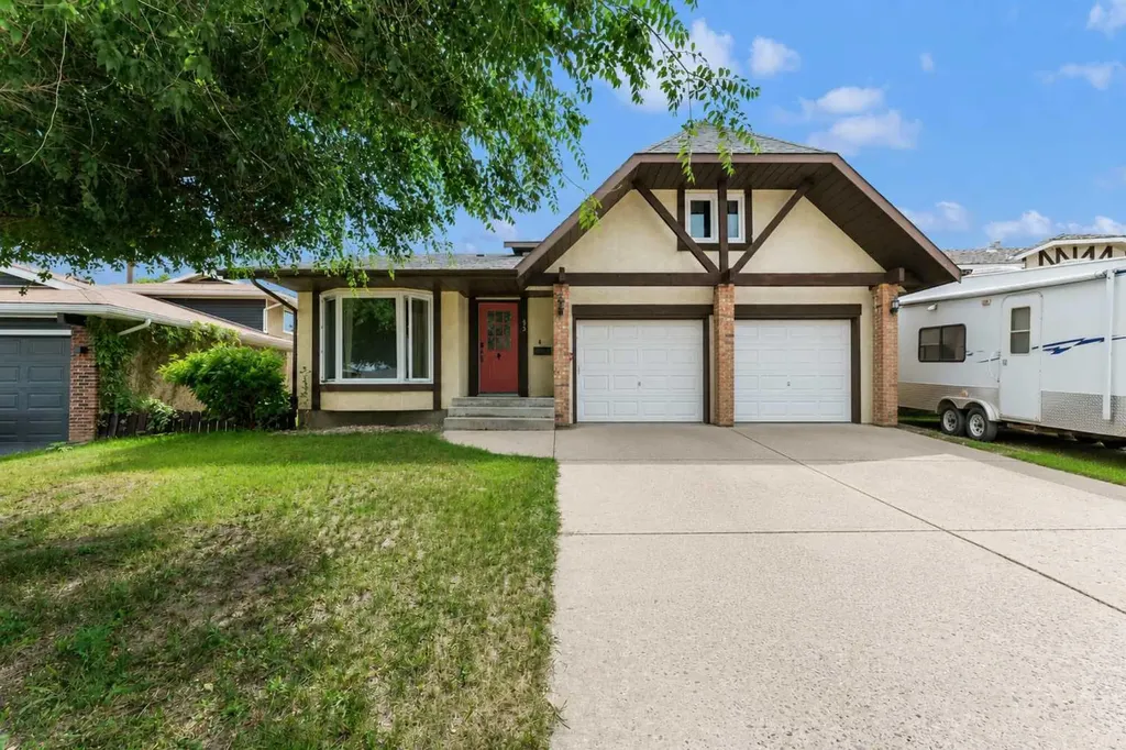 45 Cooper Road SE Medicine Hat AB T1B 1K3