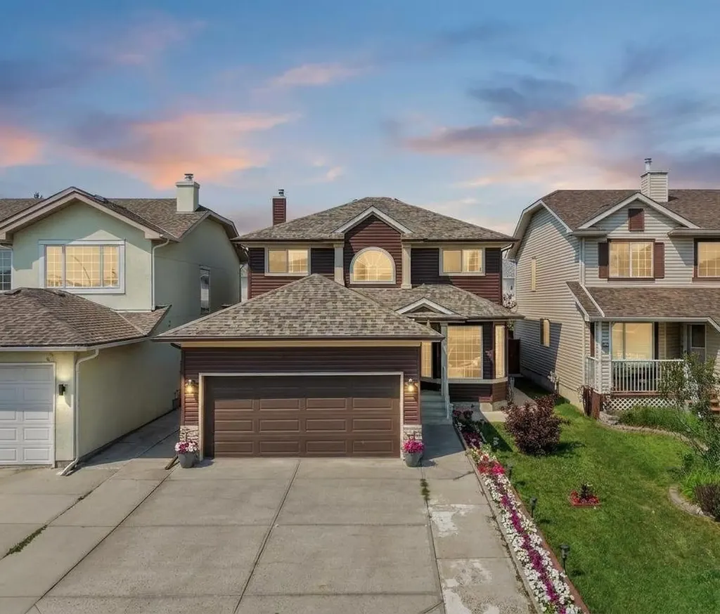 47 Coral Springs Close Calgary AB T3J 3S4