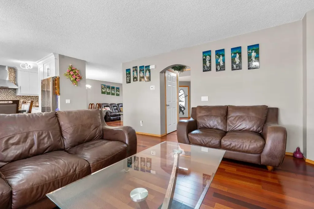 47 Coral Springs Close Calgary AB T3J 3S4