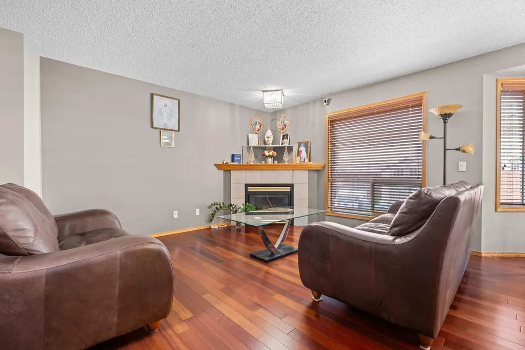 47 Coral Springs Close Calgary AB T3J 3S4