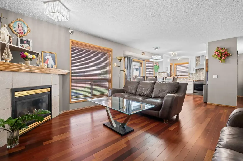 47 Coral Springs Close Calgary AB T3J 3S4