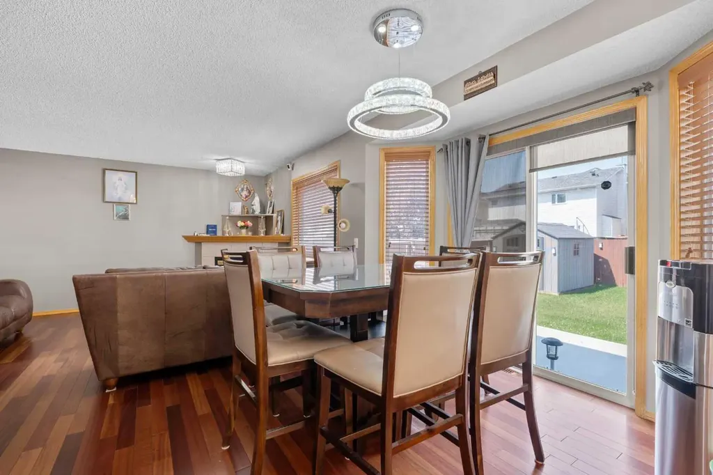 47 Coral Springs Close Calgary AB T3J 3S4