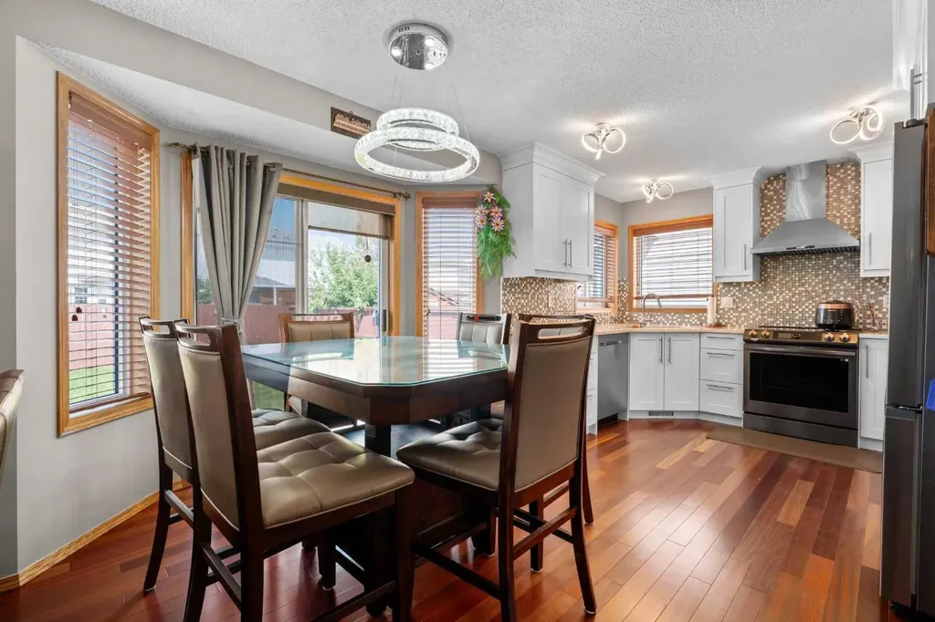47 Coral Springs Close Calgary AB T3J 3S4