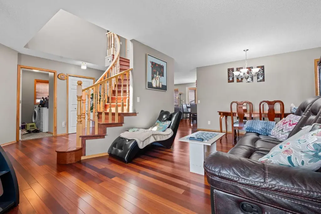 47 Coral Springs Close Calgary AB T3J 3S4