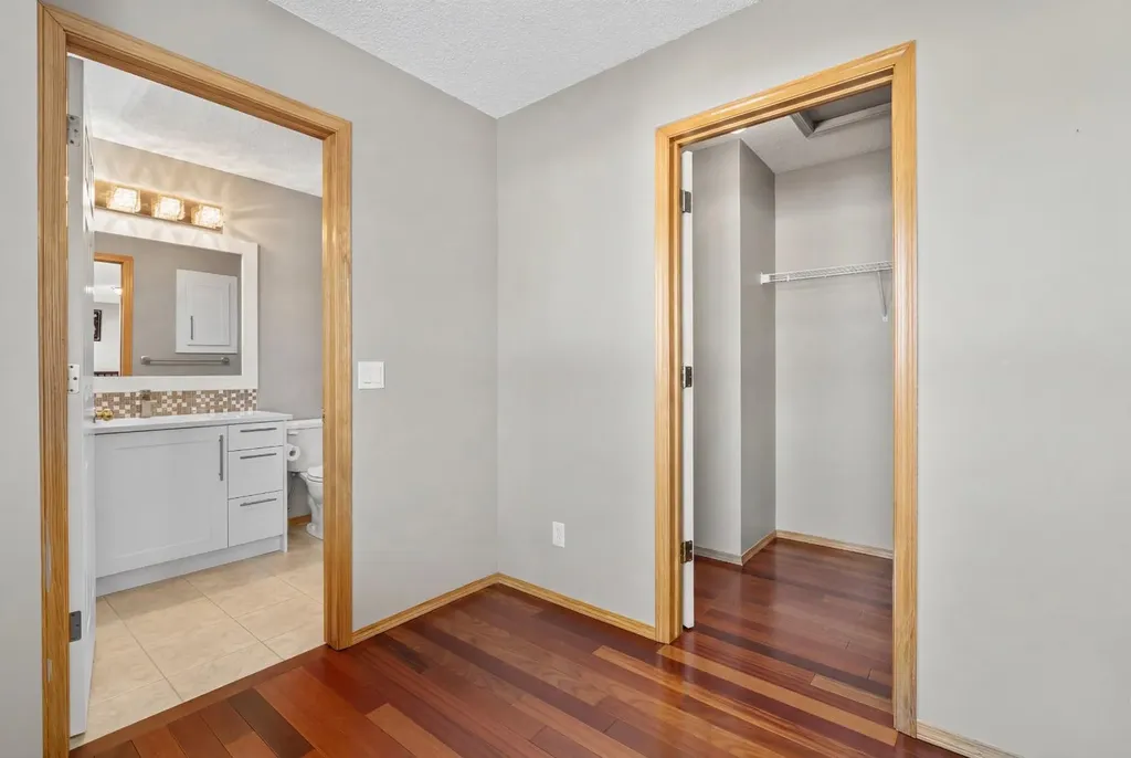 47 Coral Springs Close Calgary AB T3J 3S4