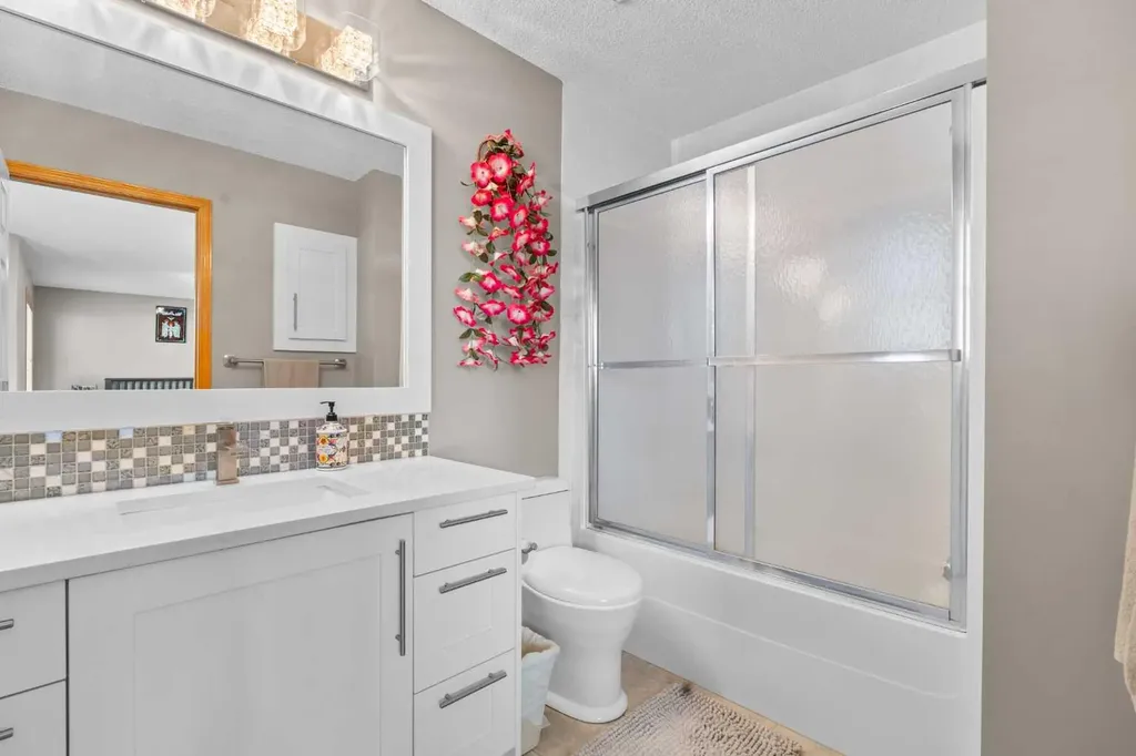 47 Coral Springs Close Calgary AB T3J 3S4