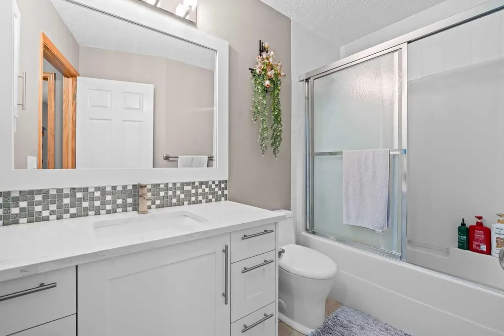 47 Coral Springs Close Calgary AB T3J 3S4