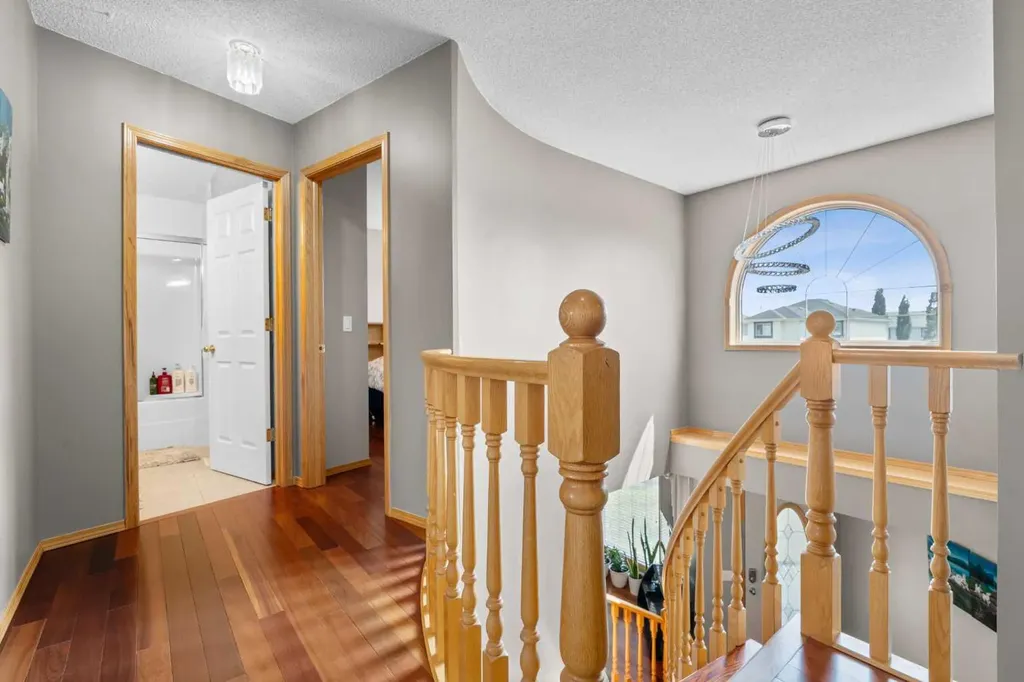 47 Coral Springs Close Calgary AB T3J 3S4